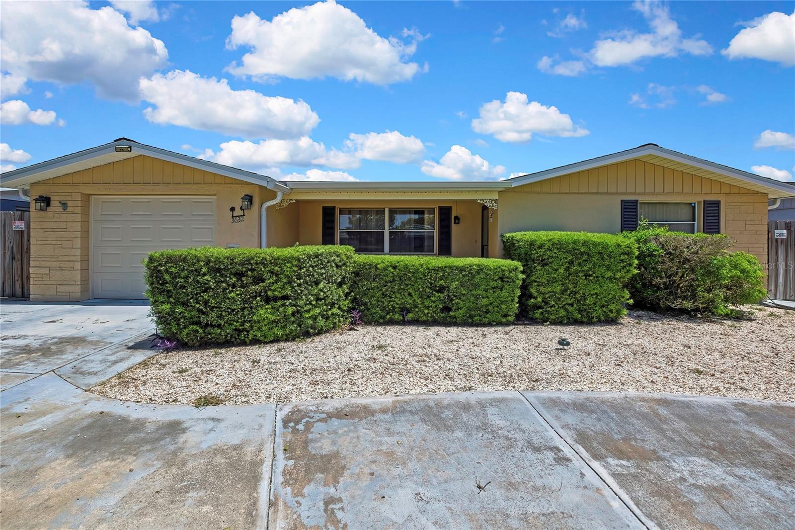 Single Family Residence em NEW PORT RICHEY, FL - Daniel Dourado