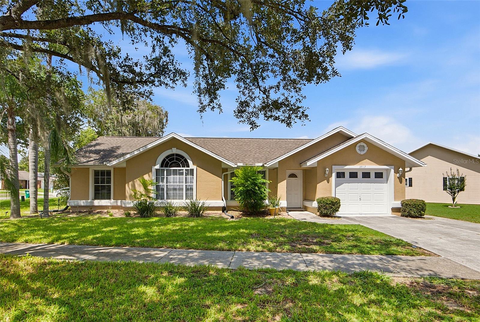 Single Family Residence in ZEPHYRHILLS, FL - Daniel Dourado