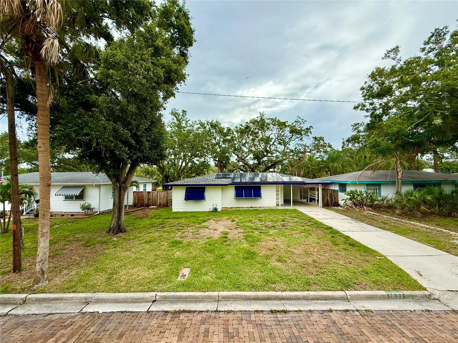 Single Family Residence em DUNEDIN, FL - Daniel Dourado