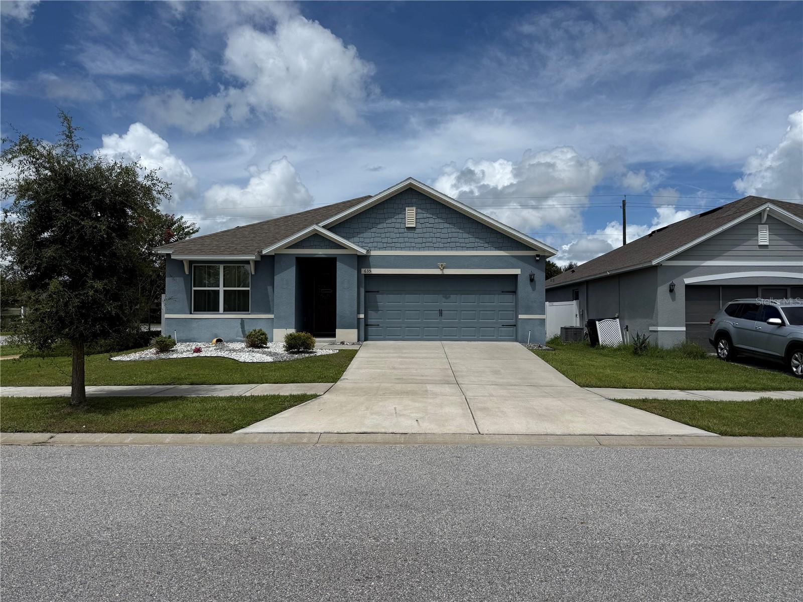 Single Family Residence in AUBURNDALE, FL - Daniel Dourado