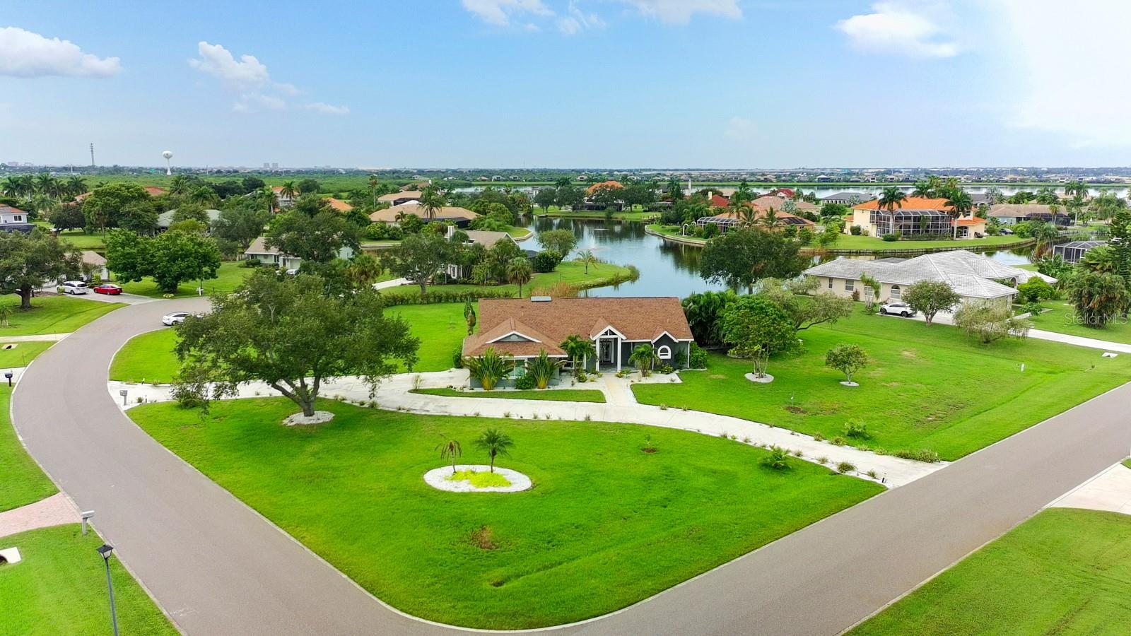 Single Family Residence in BRADENTON, FL - Daniel Dourado