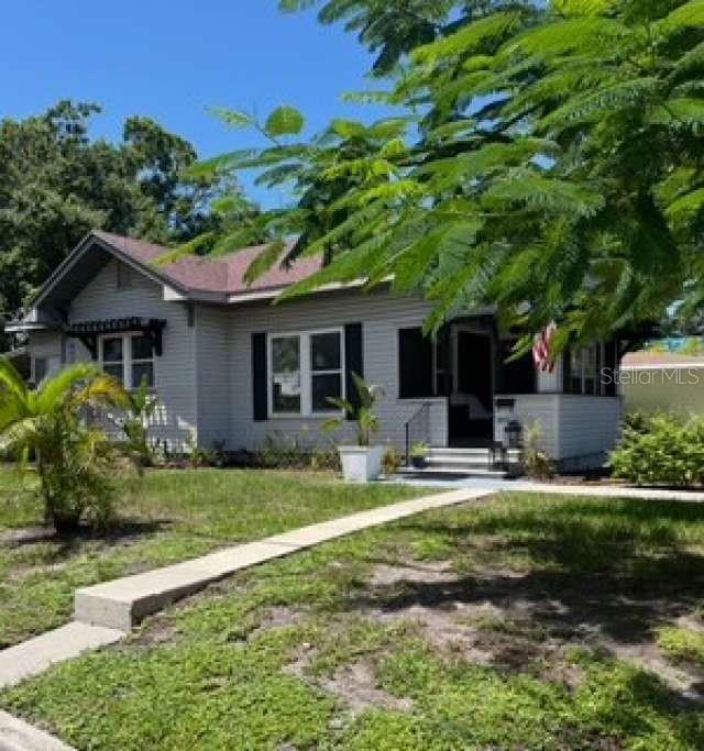 Single Family Residence in BRADENTON, FL - Daniel Dourado