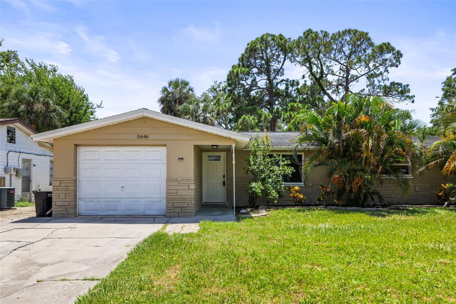Single Family Residence em PORT RICHEY, FL - Daniel Dourado