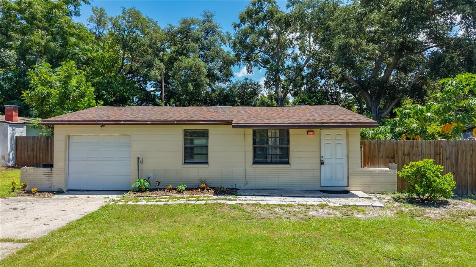 Single Family Residence in PINELLAS PARK, FL - Daniel Dourado