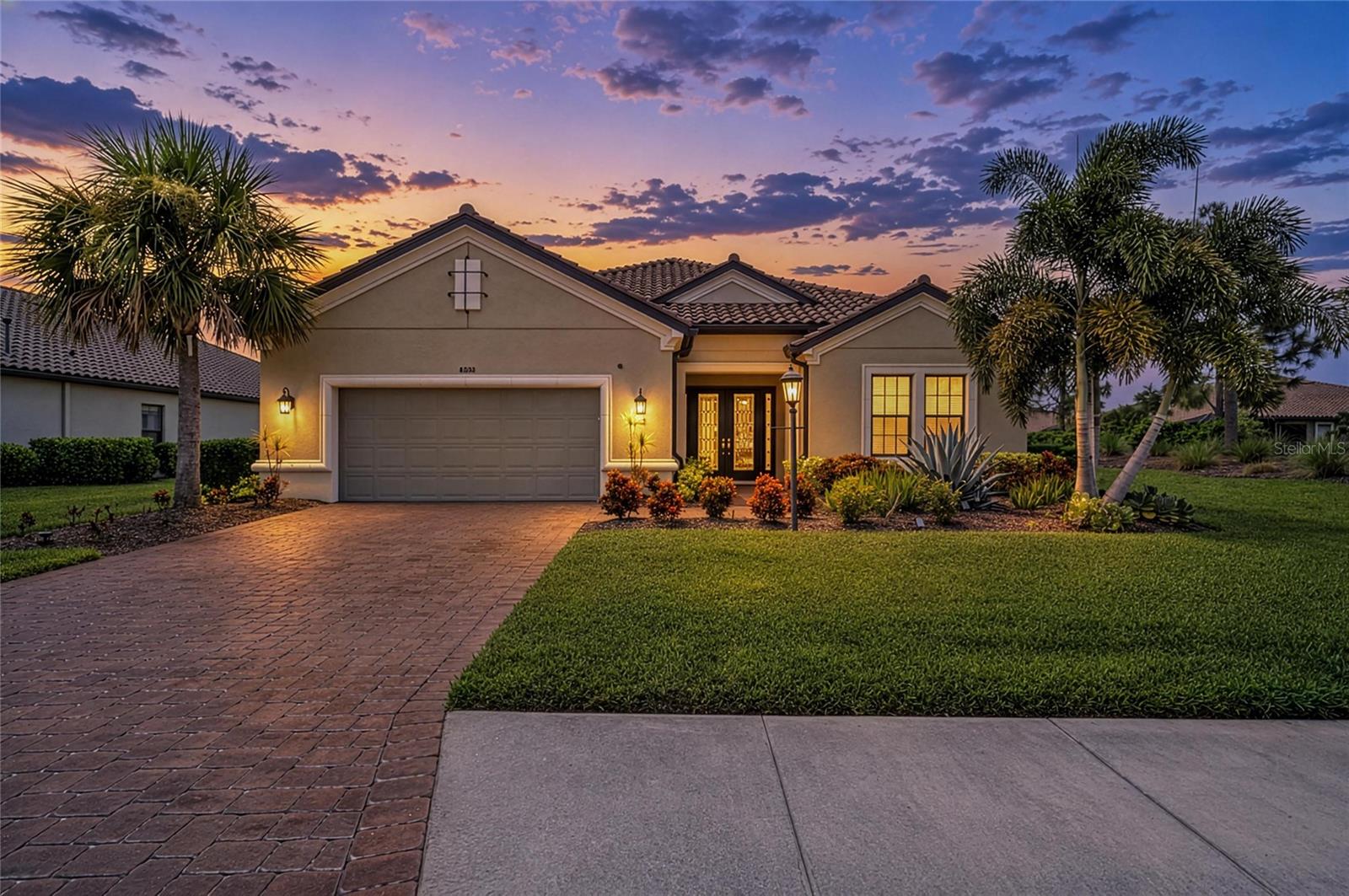 Single Family Residence in BRADENTON, FL - Daniel Dourado