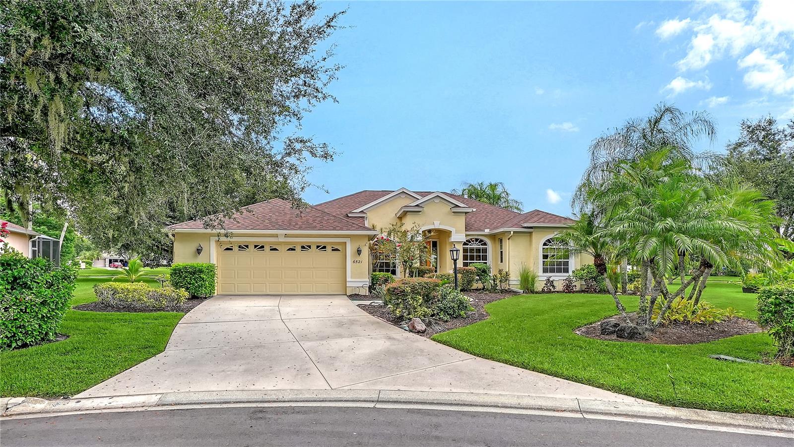 Single Family Residence in BRADENTON, FL - Daniel Dourado