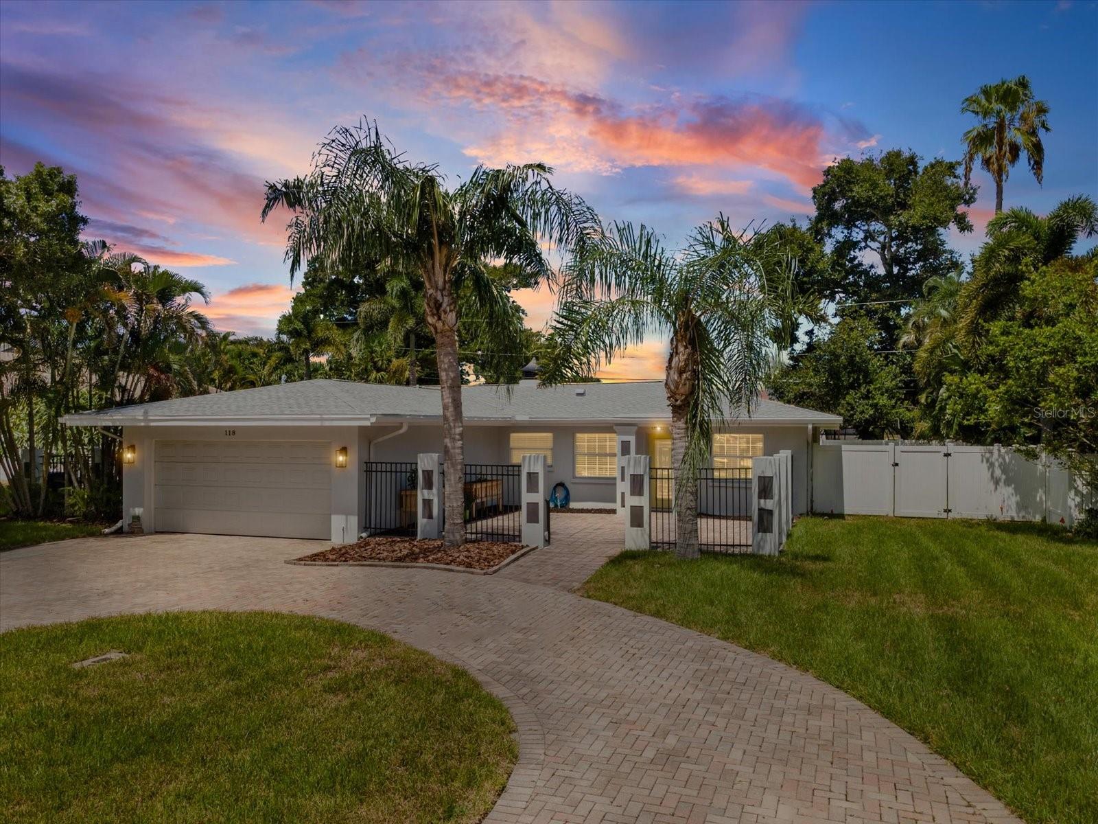 Single Family Residence in LARGO, FL - Daniel Dourado