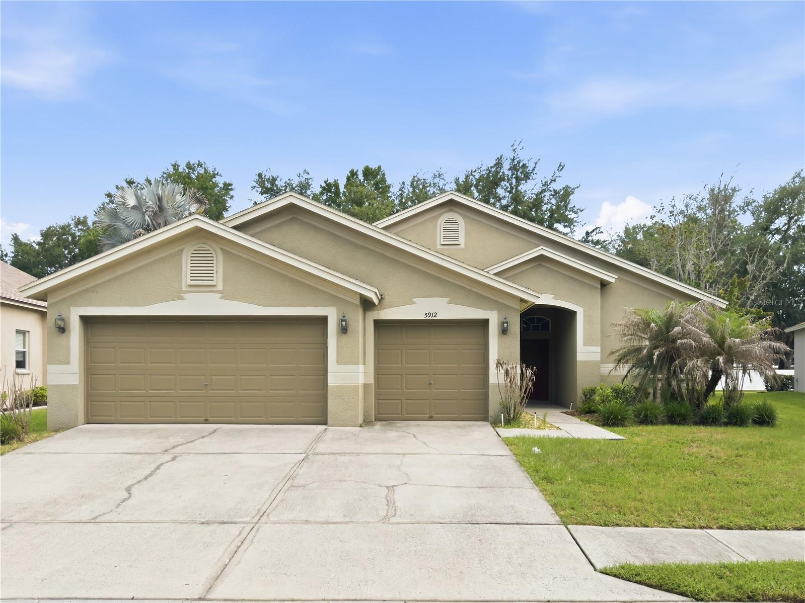 Single Family Residence in ZEPHYRHILLS, FL - Daniel Dourado