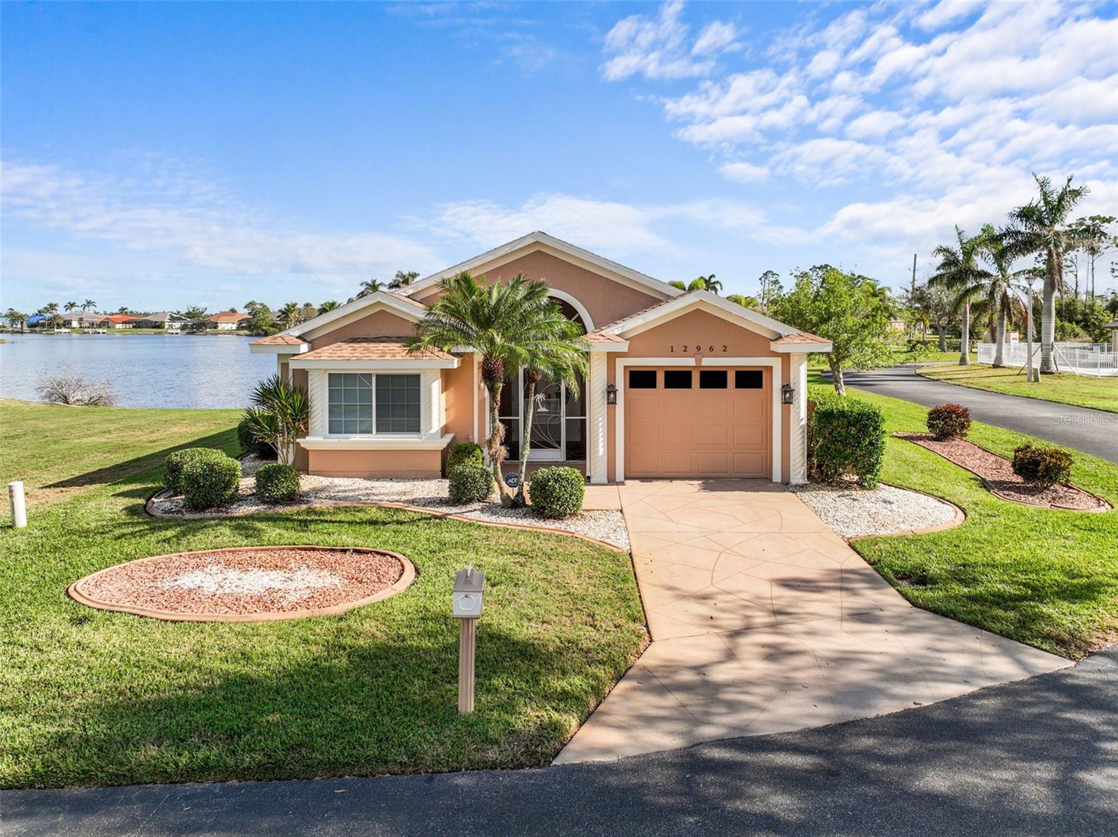 Single Family Residence em LAKE SUZY, FL - Daniel Dourado