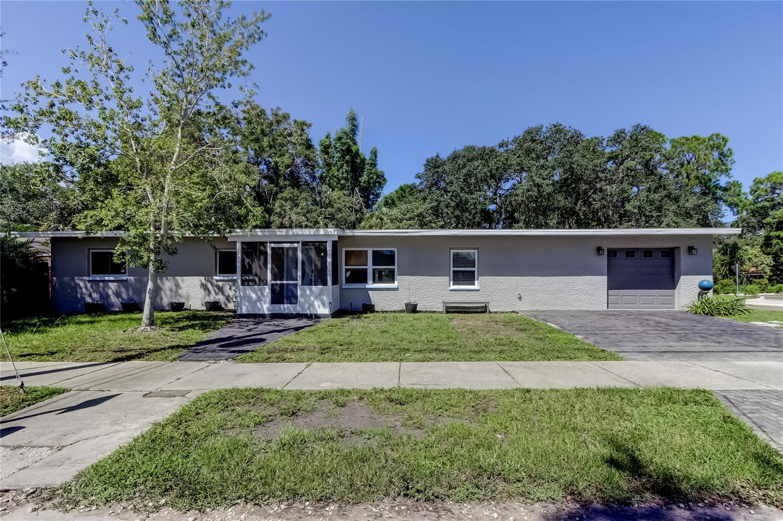 Single Family Residence em SAFETY HARBOR, FL - Daniel Dourado