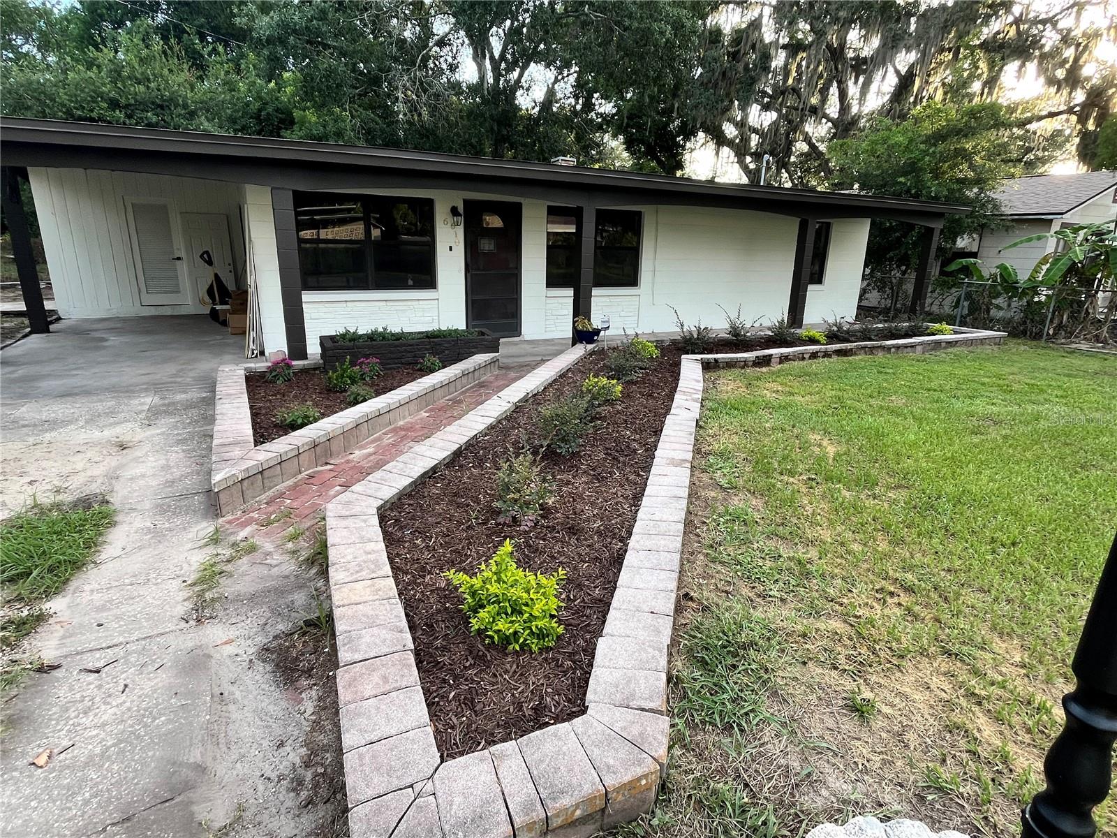 Single Family Residence in ORLANDO, FL - Daniel Dourado