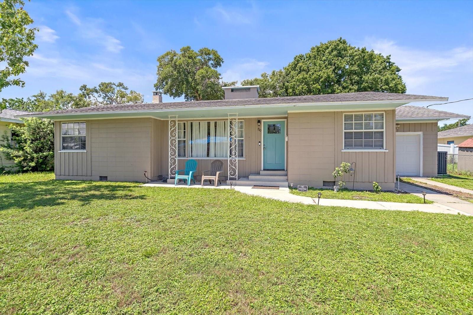 Single Family Residence in BRADENTON, FL - Daniel Dourado