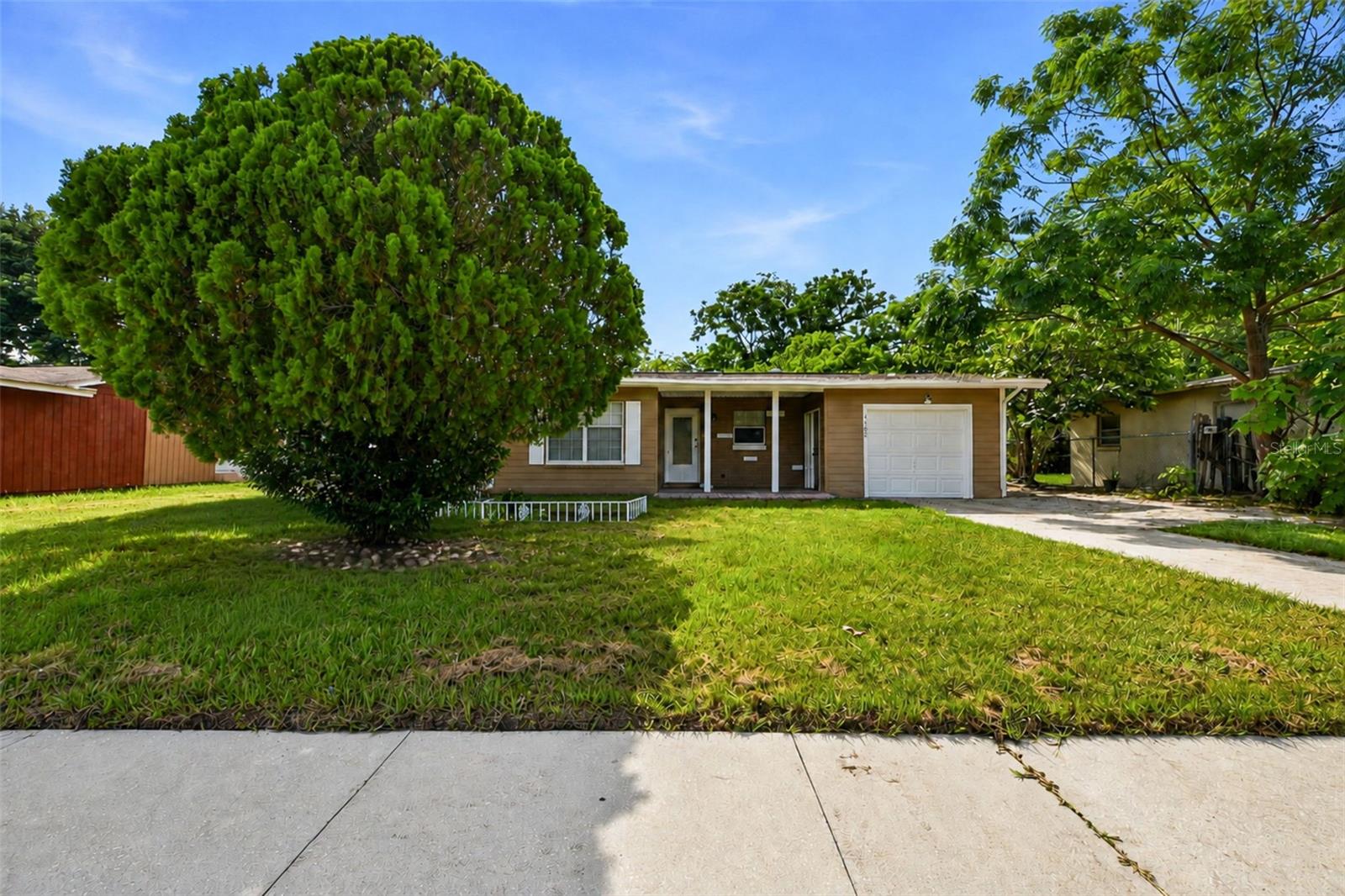 Single Family Residence in ORLANDO, FL - Daniel Dourado