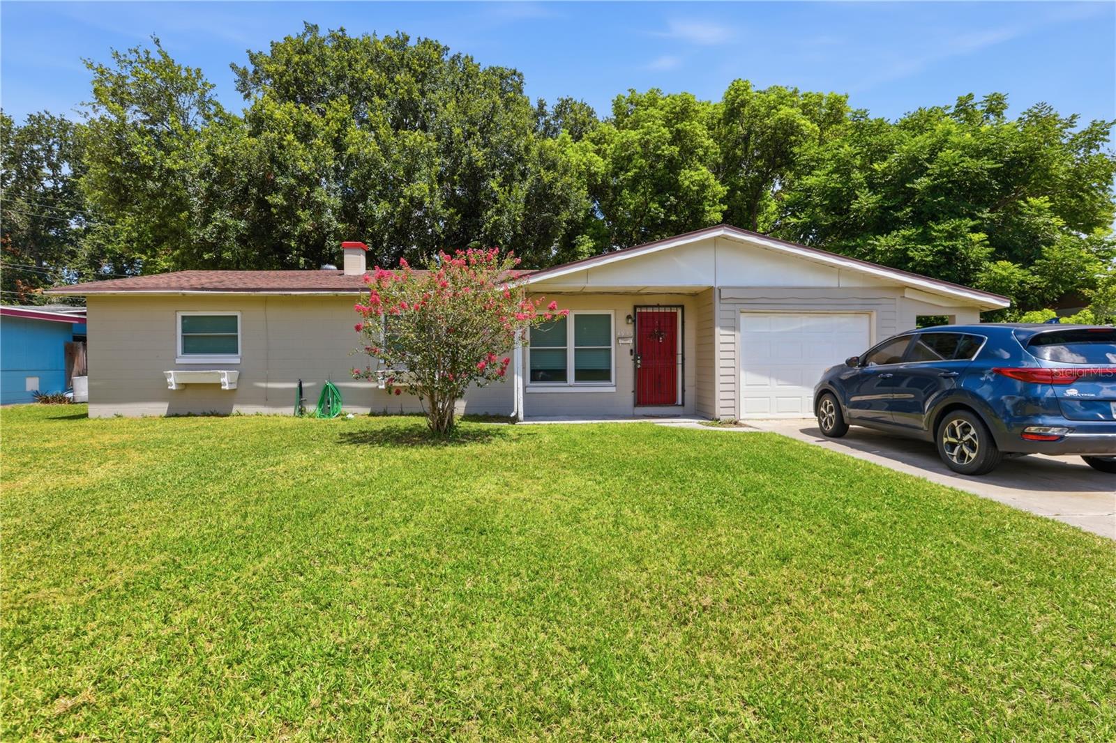 Single Family Residence in ORLANDO, FL - Daniel Dourado