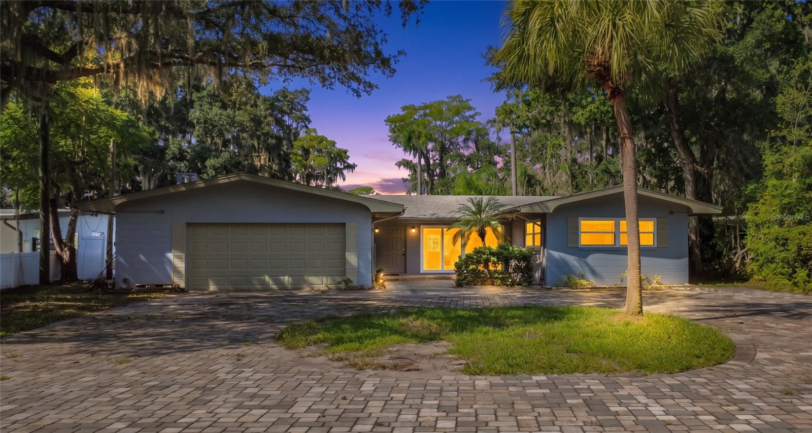 Single Family Residence in ORLANDO, FL - Daniel Dourado