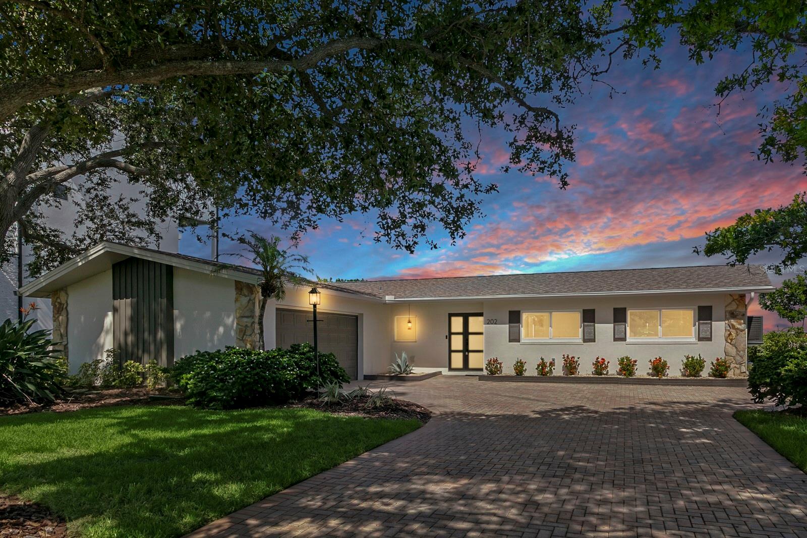 Single Family Residence in LARGO, FL - Daniel Dourado