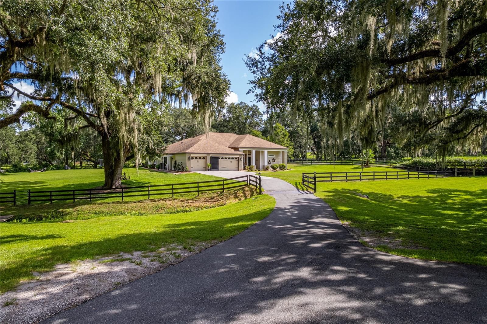 Single Family Residence em BROOKSVILLE, FL - Daniel Dourado