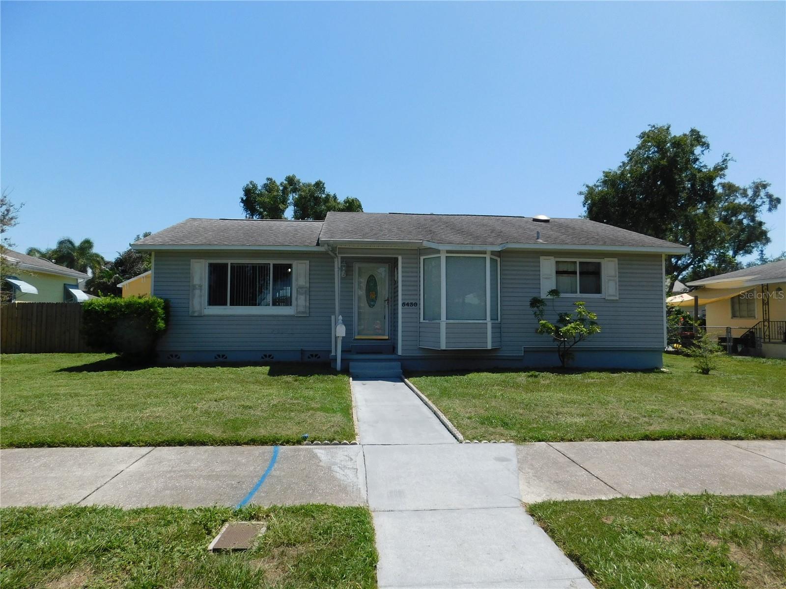 Single Family Residence em ST PETERSBURG, FL - Daniel Dourado