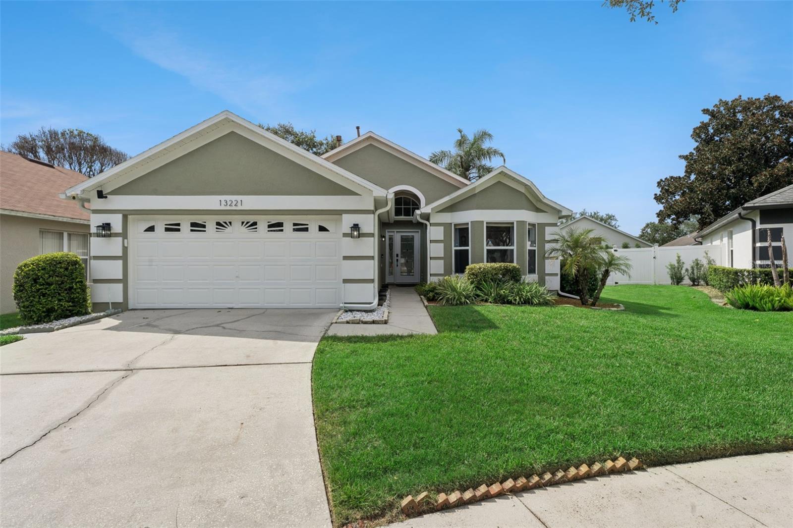 Single Family Residence in ORLANDO, FL - Daniel Dourado