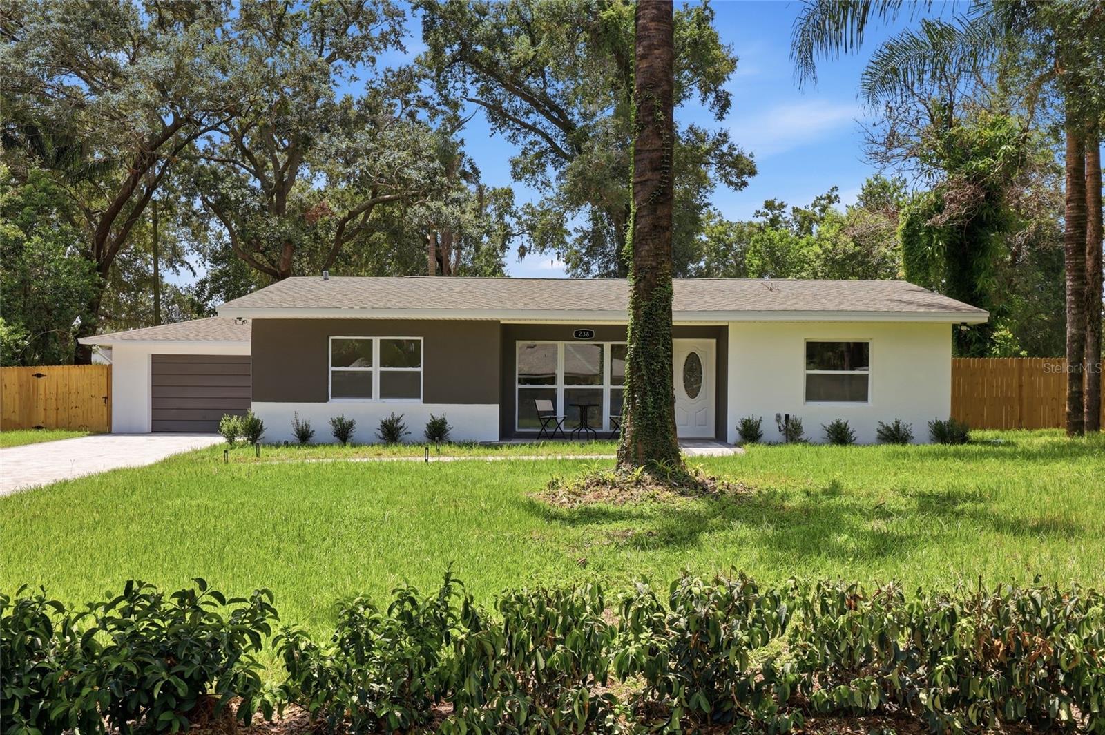 Single Family Residence in ORLANDO, FL - Daniel Dourado