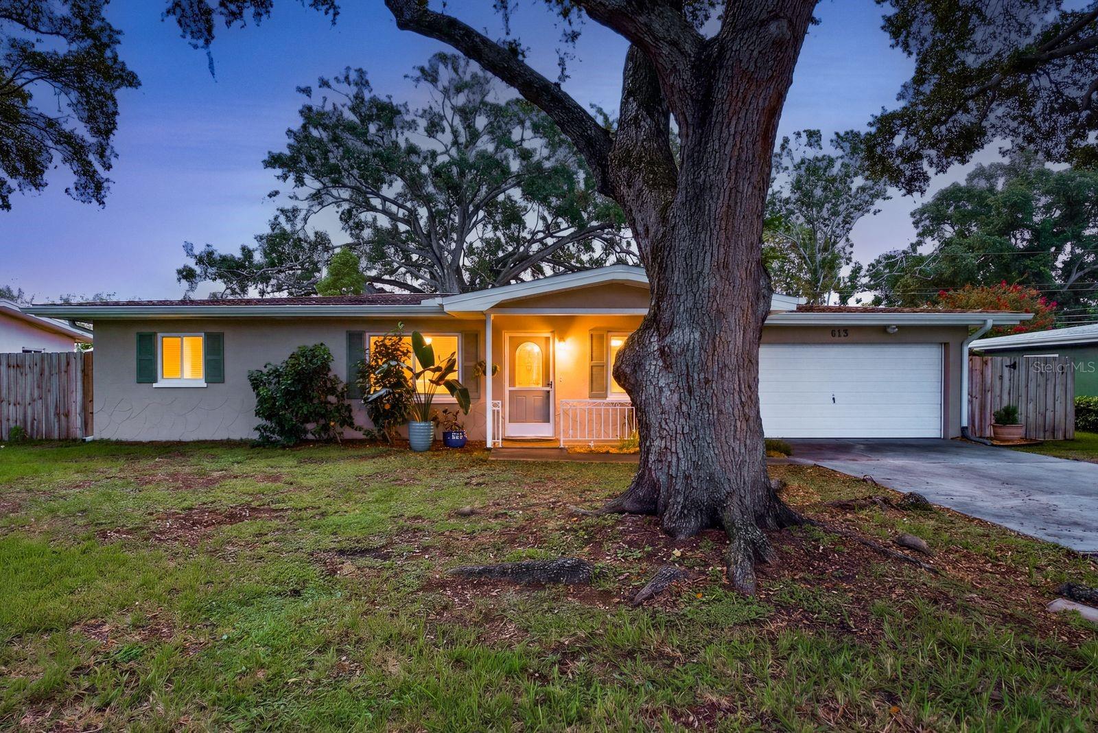 Single Family Residence in LARGO, FL - Daniel Dourado