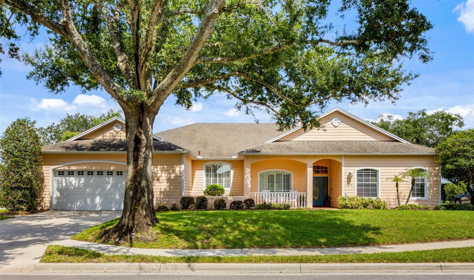 Single Family Residence in ORLANDO, FL - Daniel Dourado