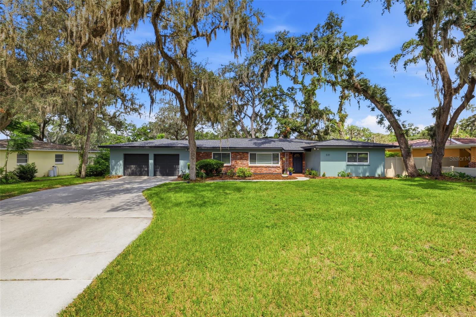 Single Family Residence in TEMPLE TERRACE, FL - Daniel Dourado