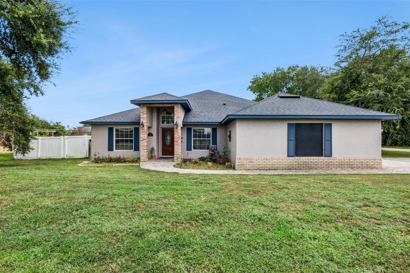 Single Family Residence in DELTONA, FL - Daniel Dourado
