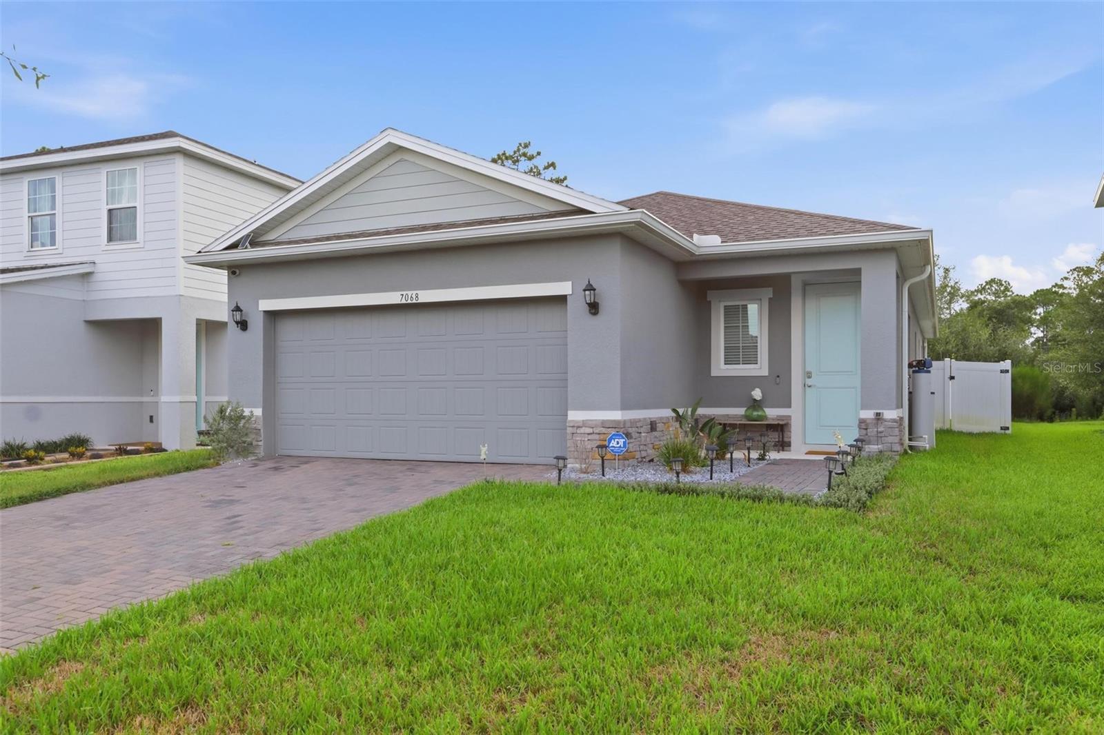 Single Family Residence in DELAND, FL - Daniel Dourado