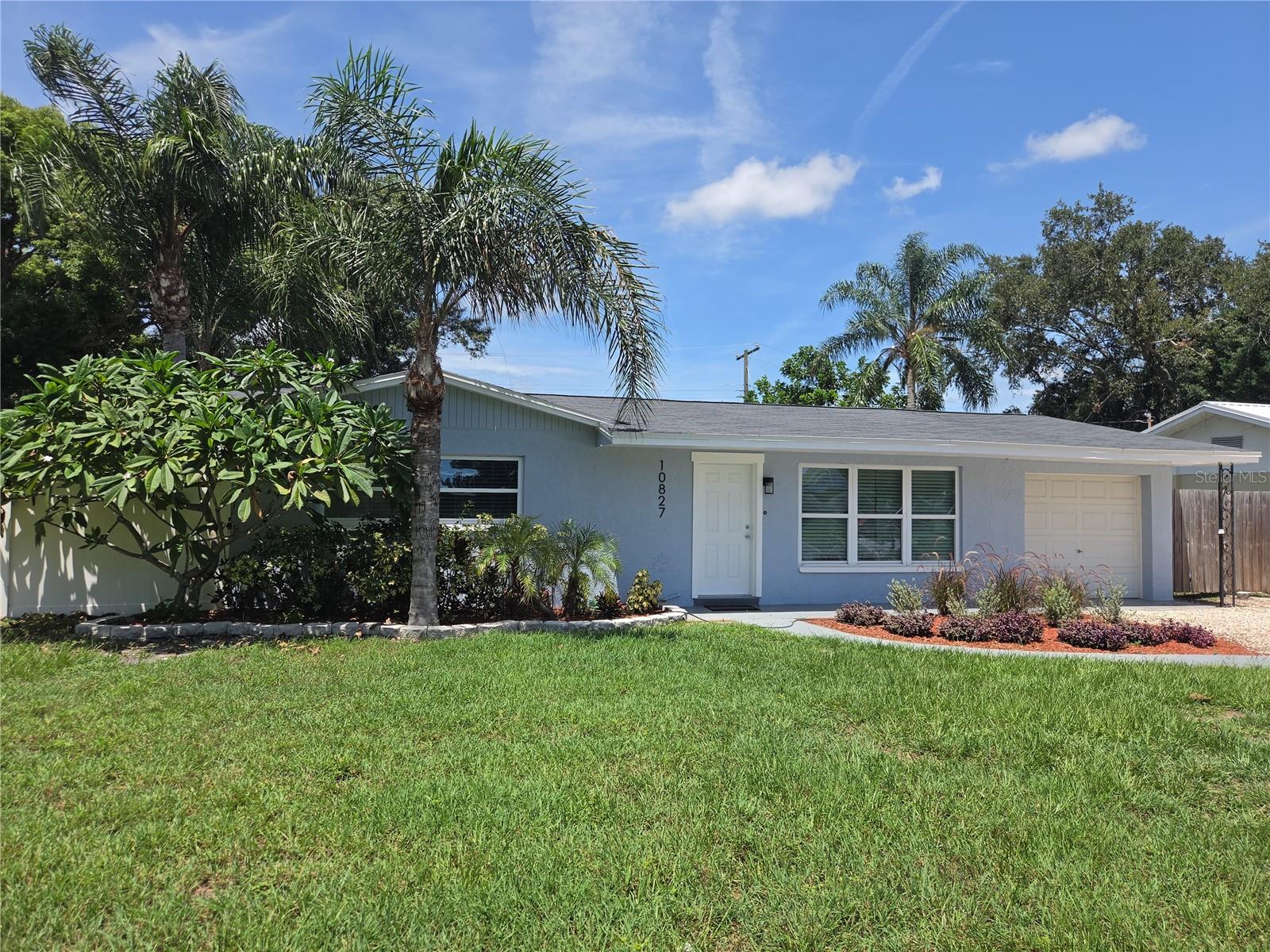 Single Family Residence in SEMINOLE, FL - Daniel Dourado