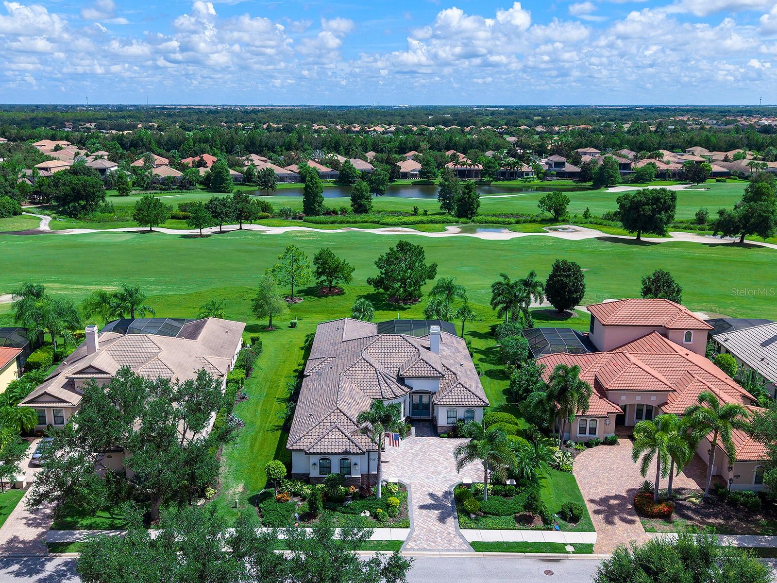 Single Family Residence in BRADENTON, FL - Daniel Dourado