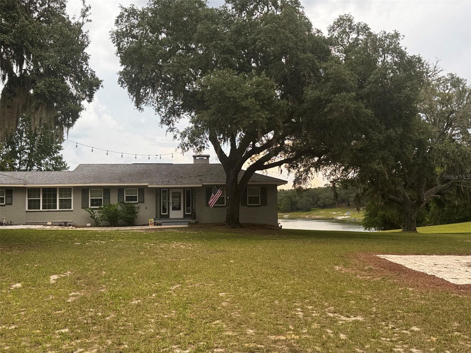 Single Family Residence in OCKLAWAHA, FL - Daniel Dourado