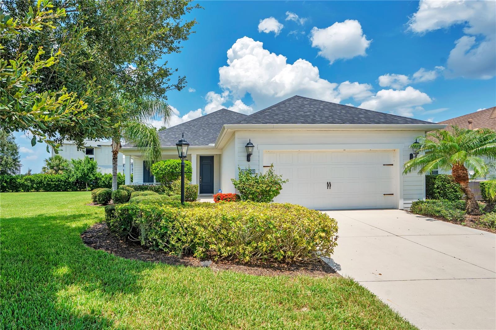 Single Family Residence in BRADENTON, FL - Daniel Dourado