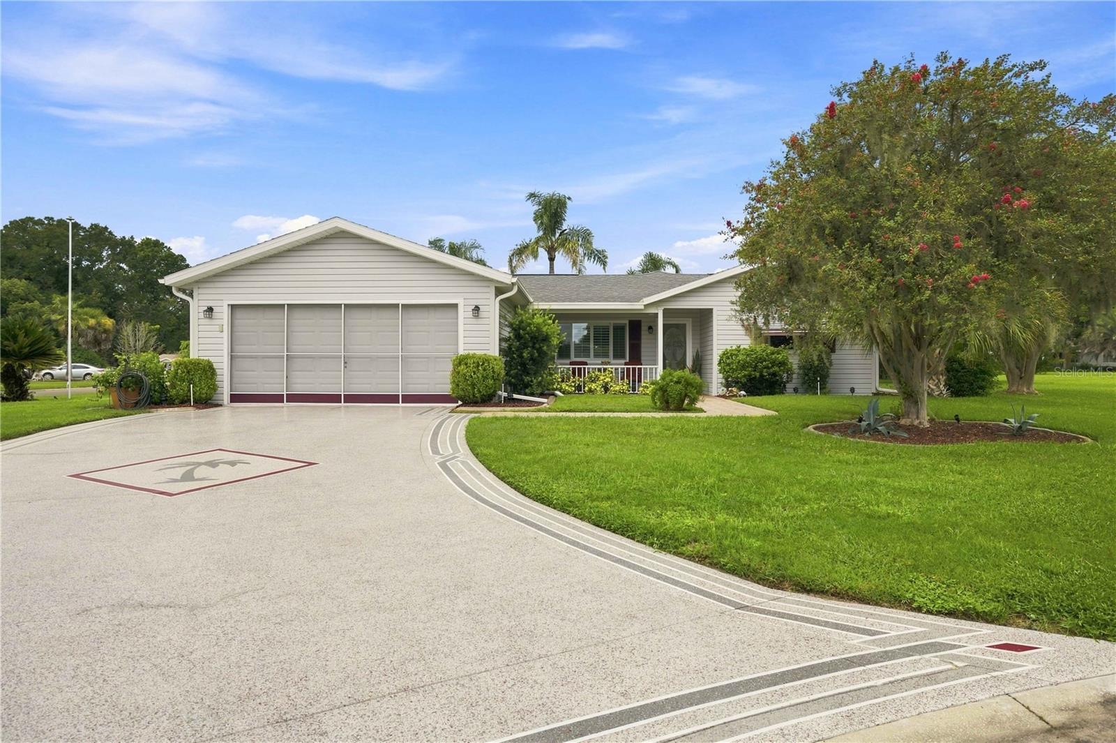 Single Family Residence in SUMMERFIELD, FL - Daniel Dourado