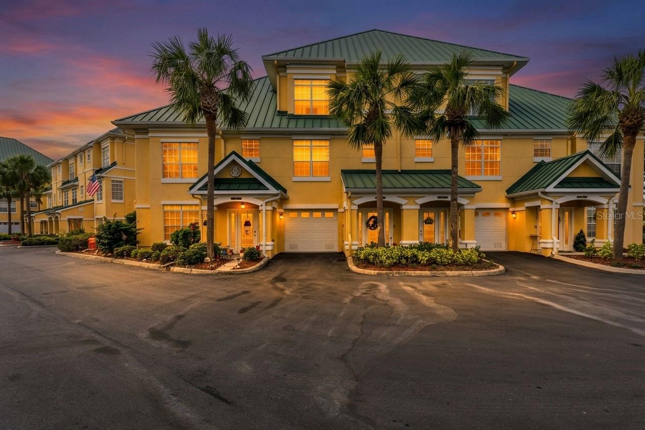 Townhouse in APOLLO BEACH, FL - Daniel Dourado