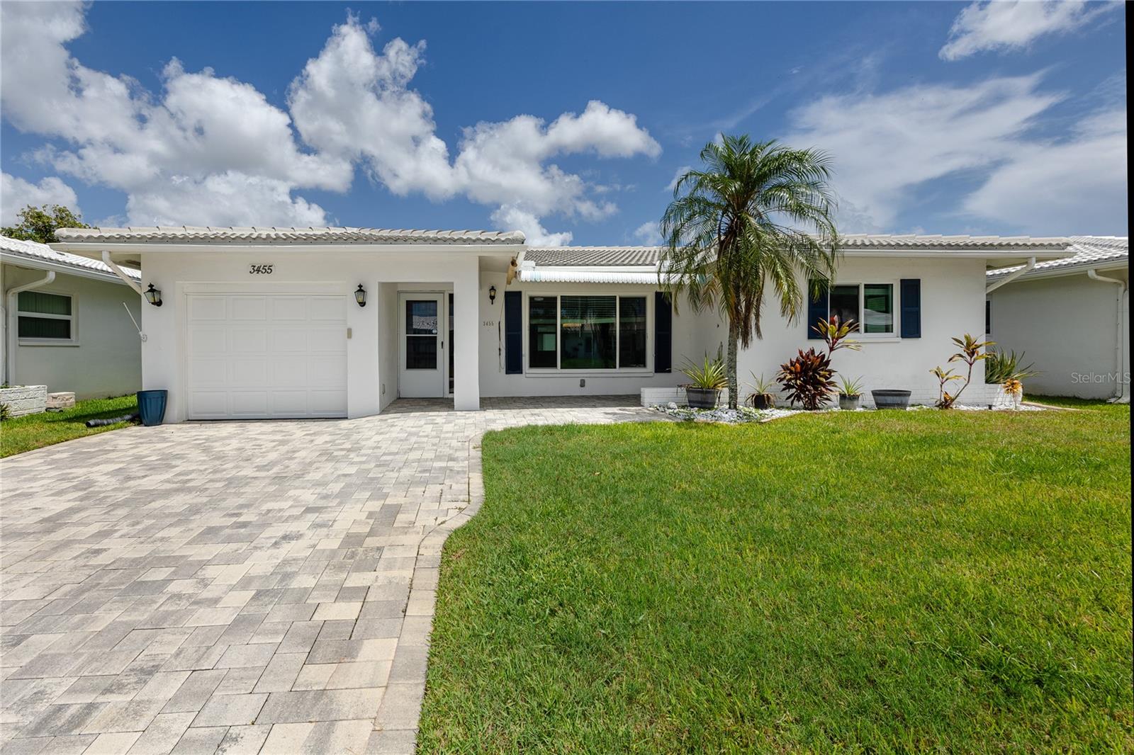 Single Family Residence in PINELLAS PARK, FL - Daniel Dourado
