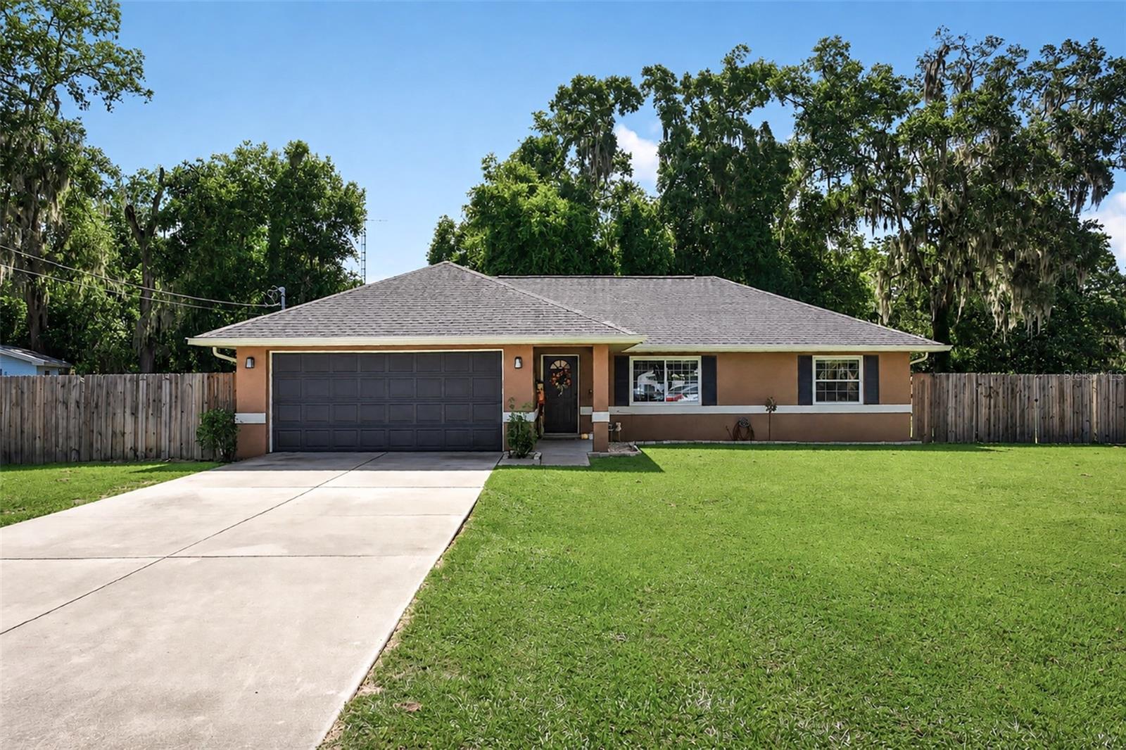 Single Family Residence em BELLEVIEW, FL - Daniel Dourado