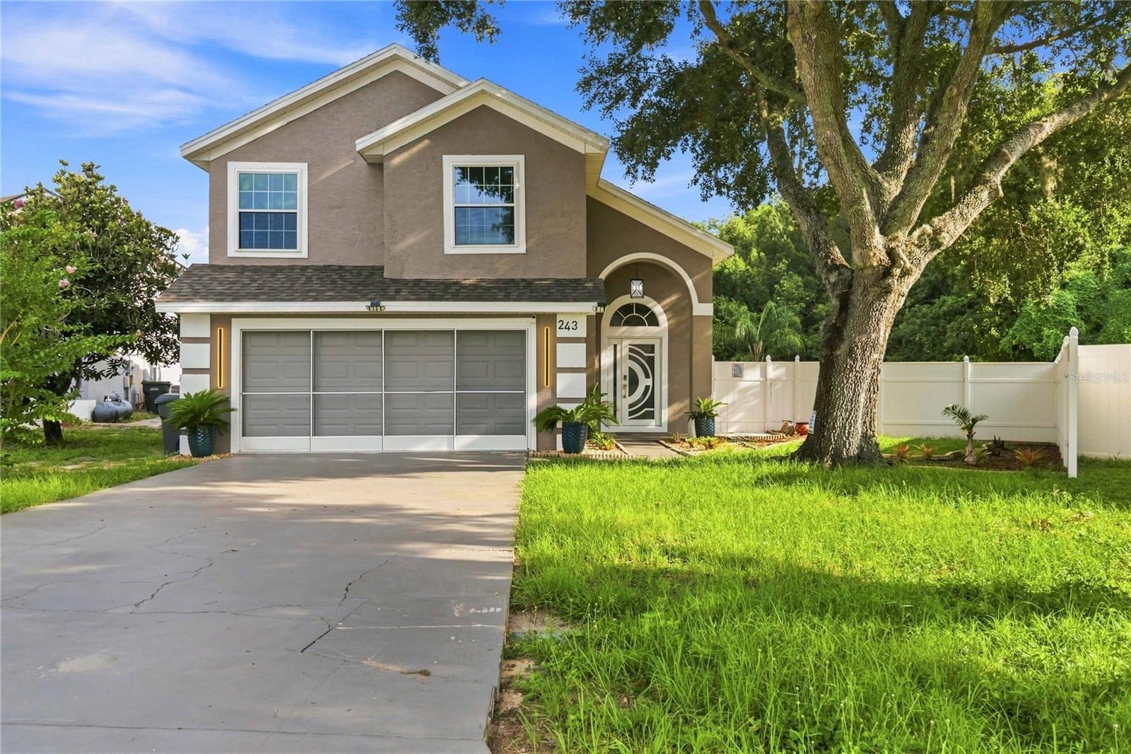 Single Family Residence em DAVENPORT, FL - Daniel Dourado