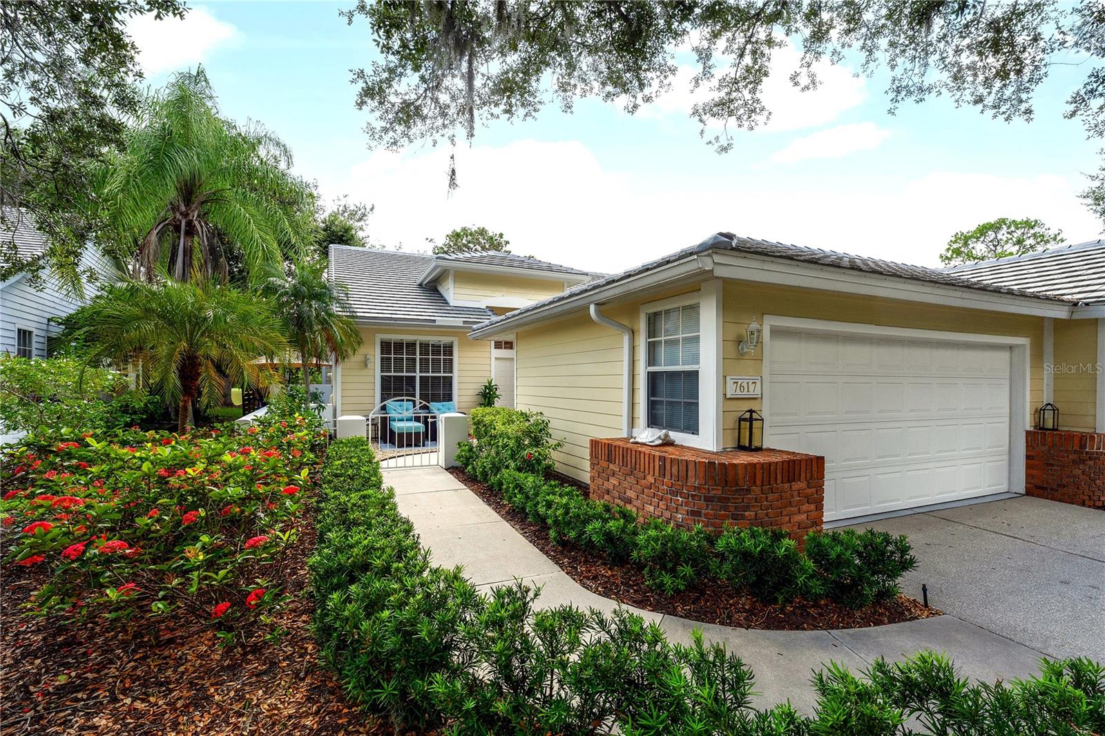 Single Family Residence in UNIVERSITY PARK, FL - Daniel Dourado