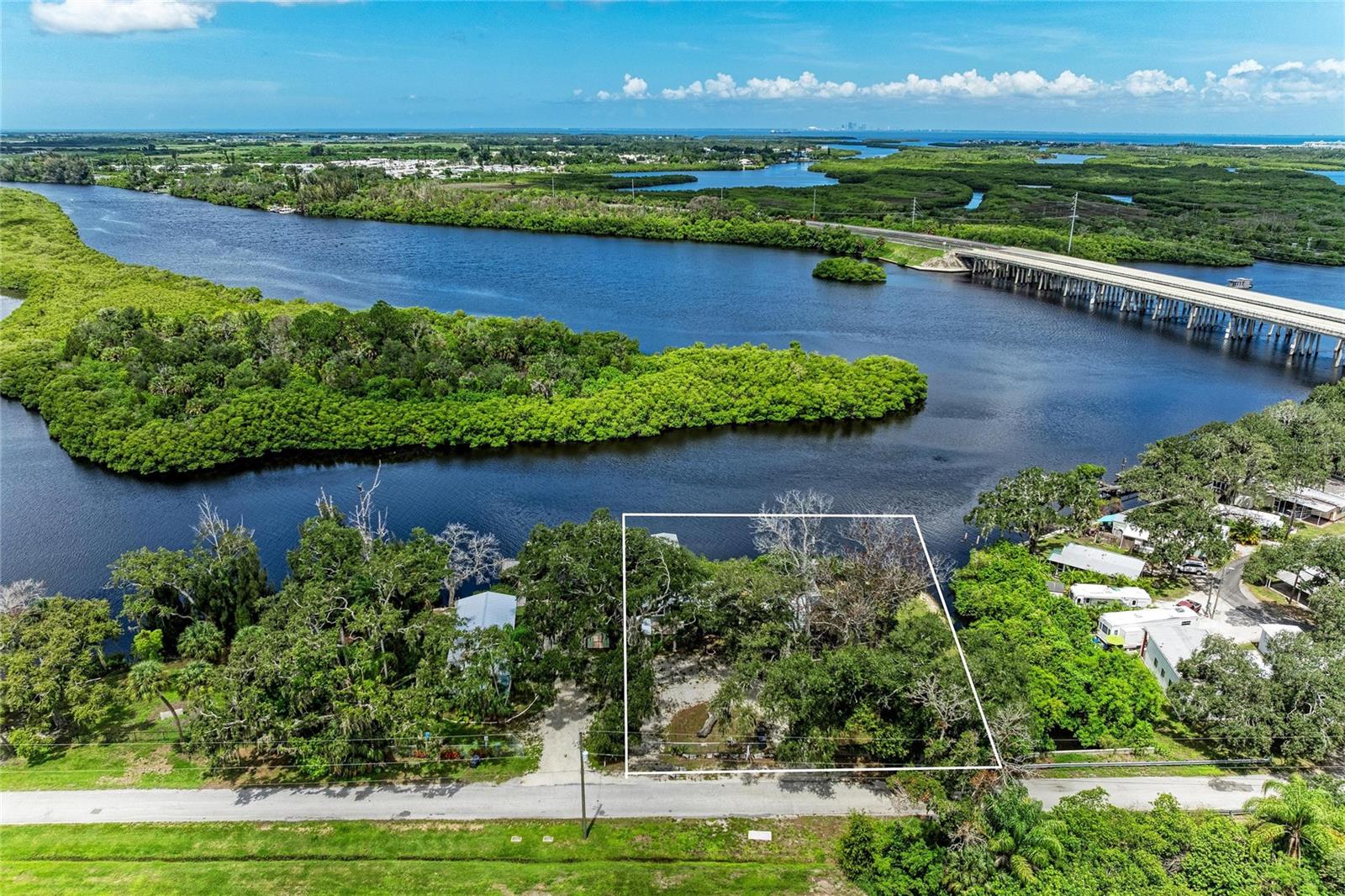 Single Family Residence em RUSKIN, FL - Daniel Dourado
