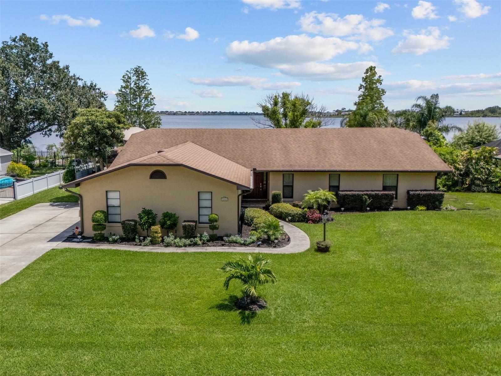 Single Family Residence in AUBURNDALE, FL - Daniel Dourado