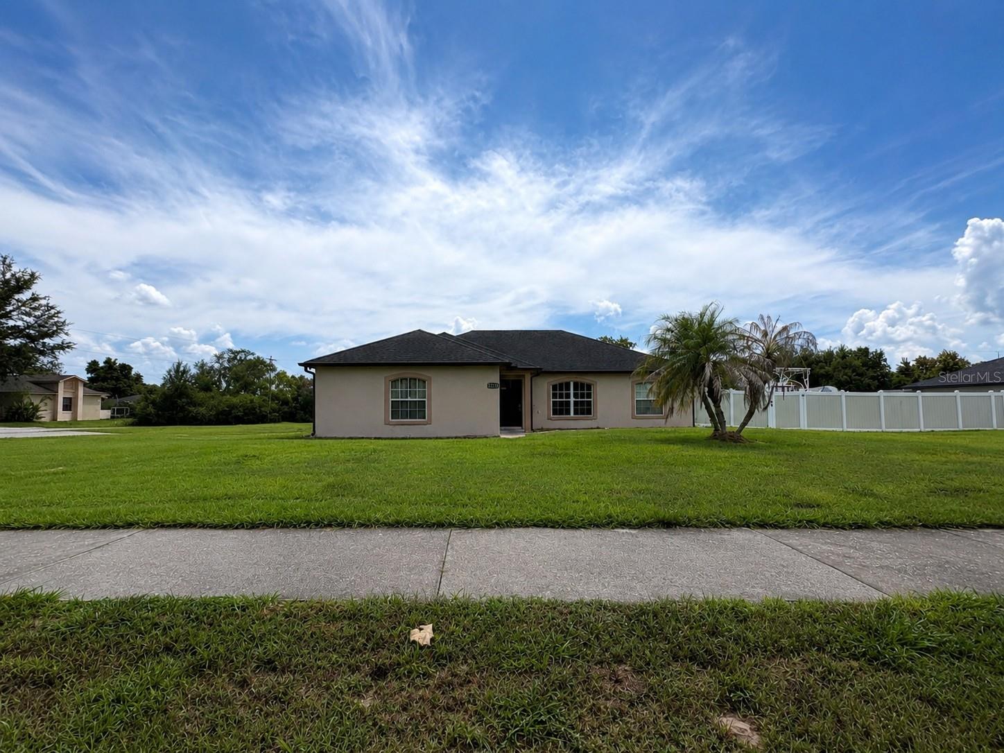 Single Family Residence in DELTONA, FL - Daniel Dourado