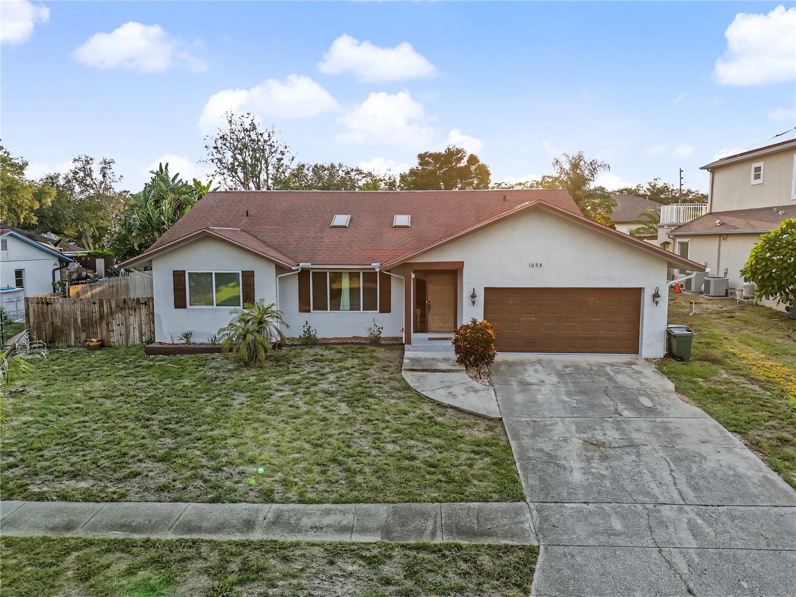 Single Family Residence em TARPON SPRINGS, FL - Daniel Dourado
