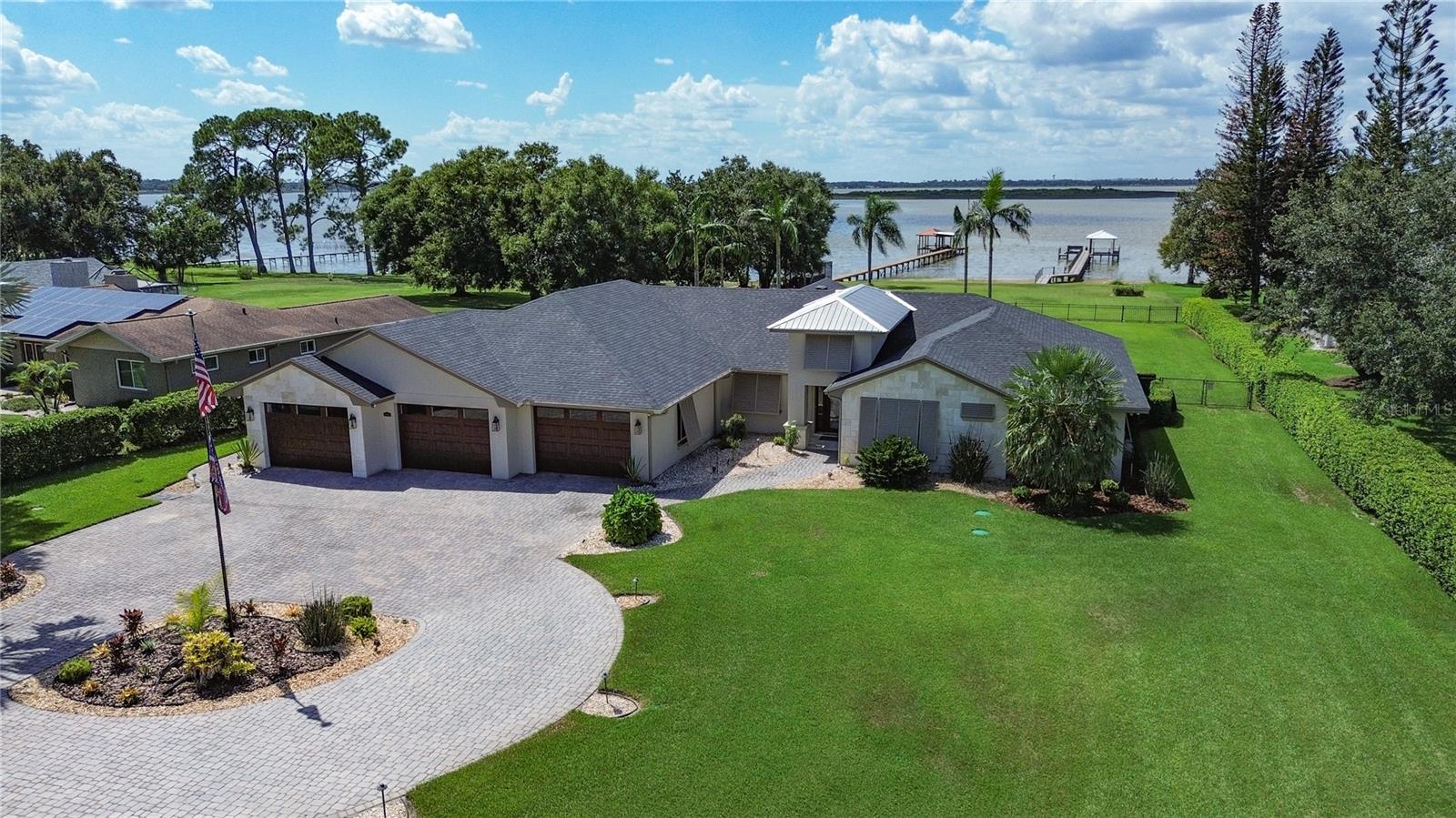 Single Family Residence in WINTER HAVEN, FL - Daniel Dourado
