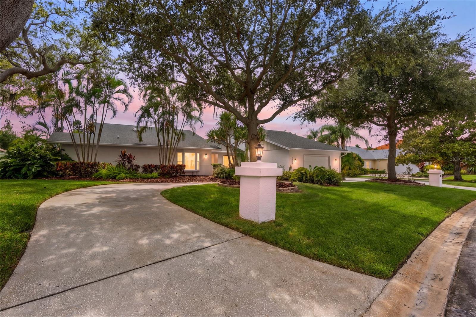 Single Family Residence in LARGO, FL - Daniel Dourado