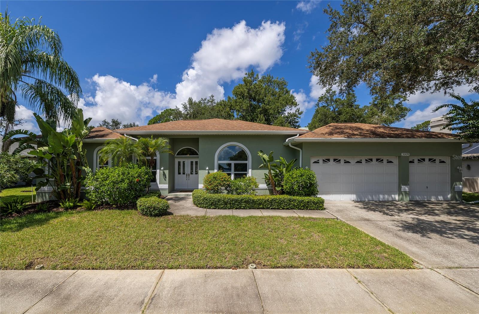Single Family Residence in SAFETY HARBOR, FL - Daniel Dourado
