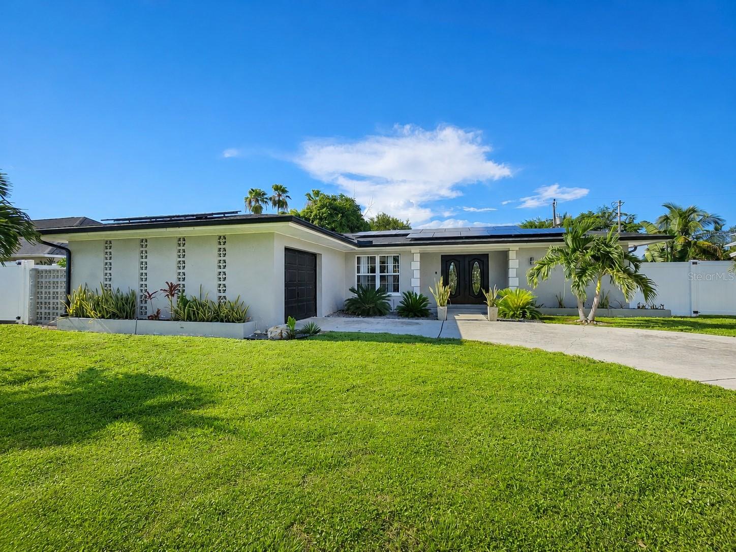Single Family Residence in CAPE CORAL, FL - Daniel Dourado