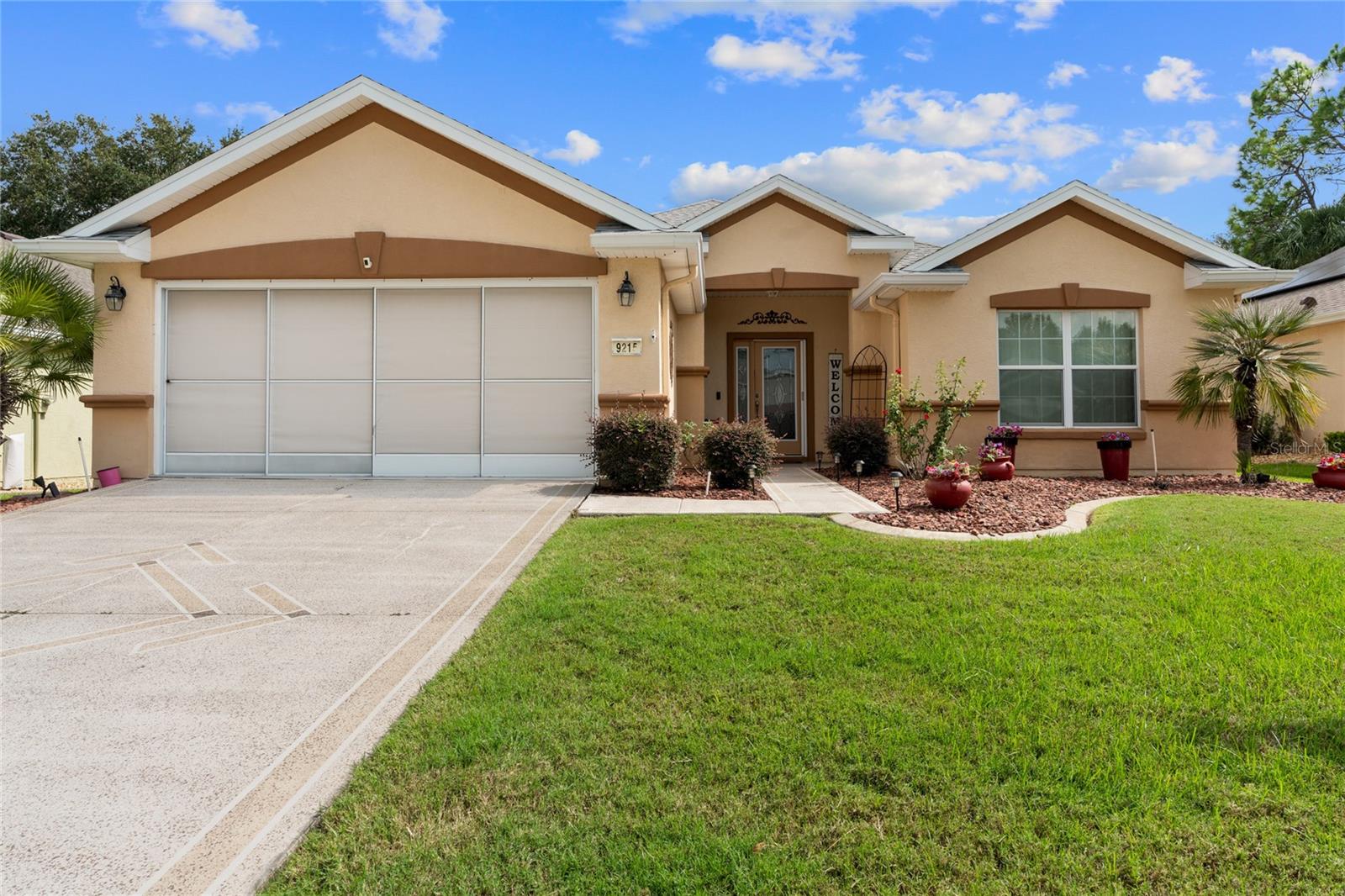 Single Family Residence in SUMMERFIELD, FL - Daniel Dourado