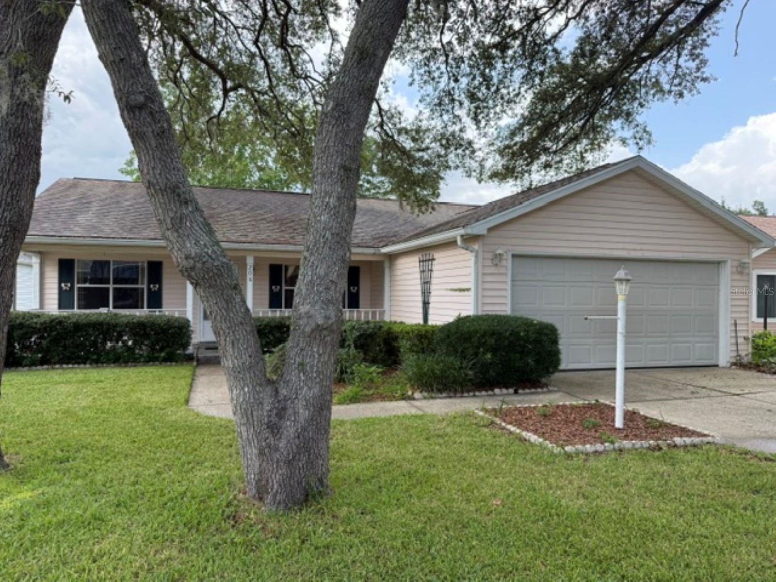 Single Family Residence em LADY LAKE, FL - Daniel Dourado