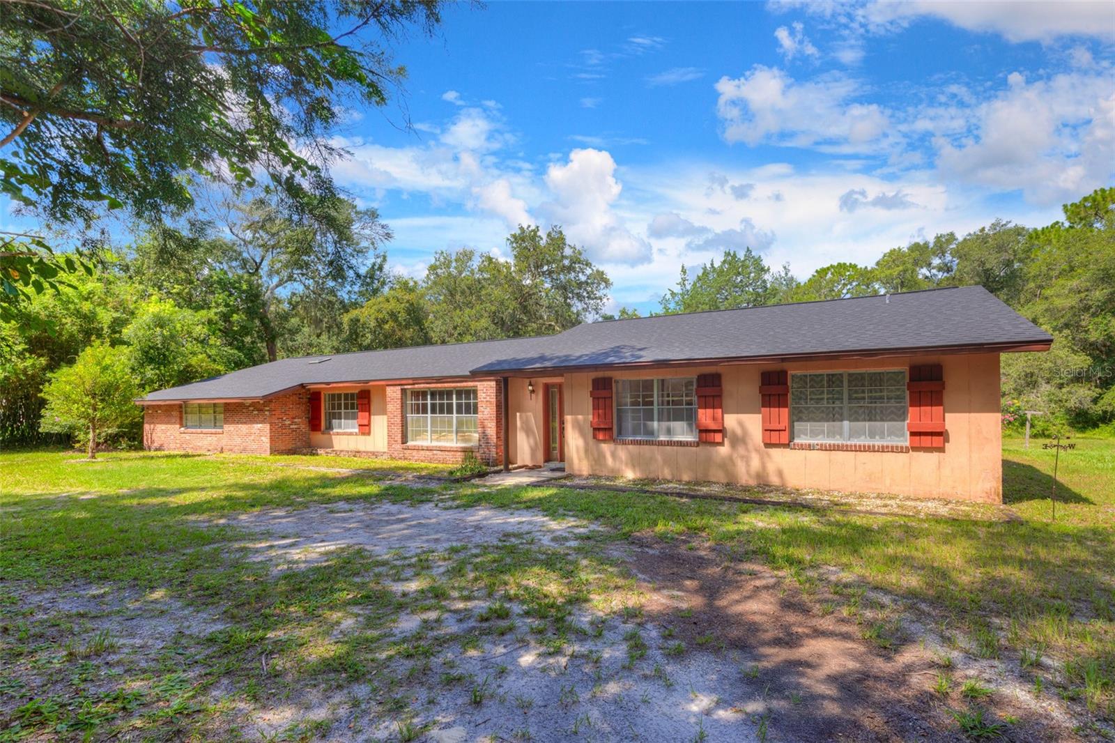 Single Family Residence in DELAND, FL - Daniel Dourado